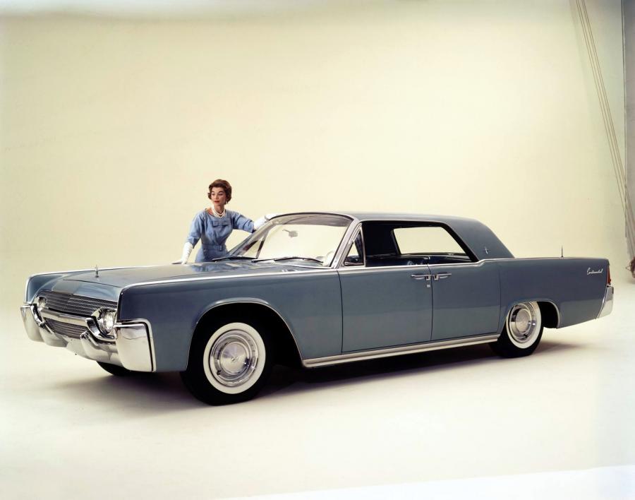  Lincoln Continental Sedan (53А) 1961 года  (фото 3 из 15)